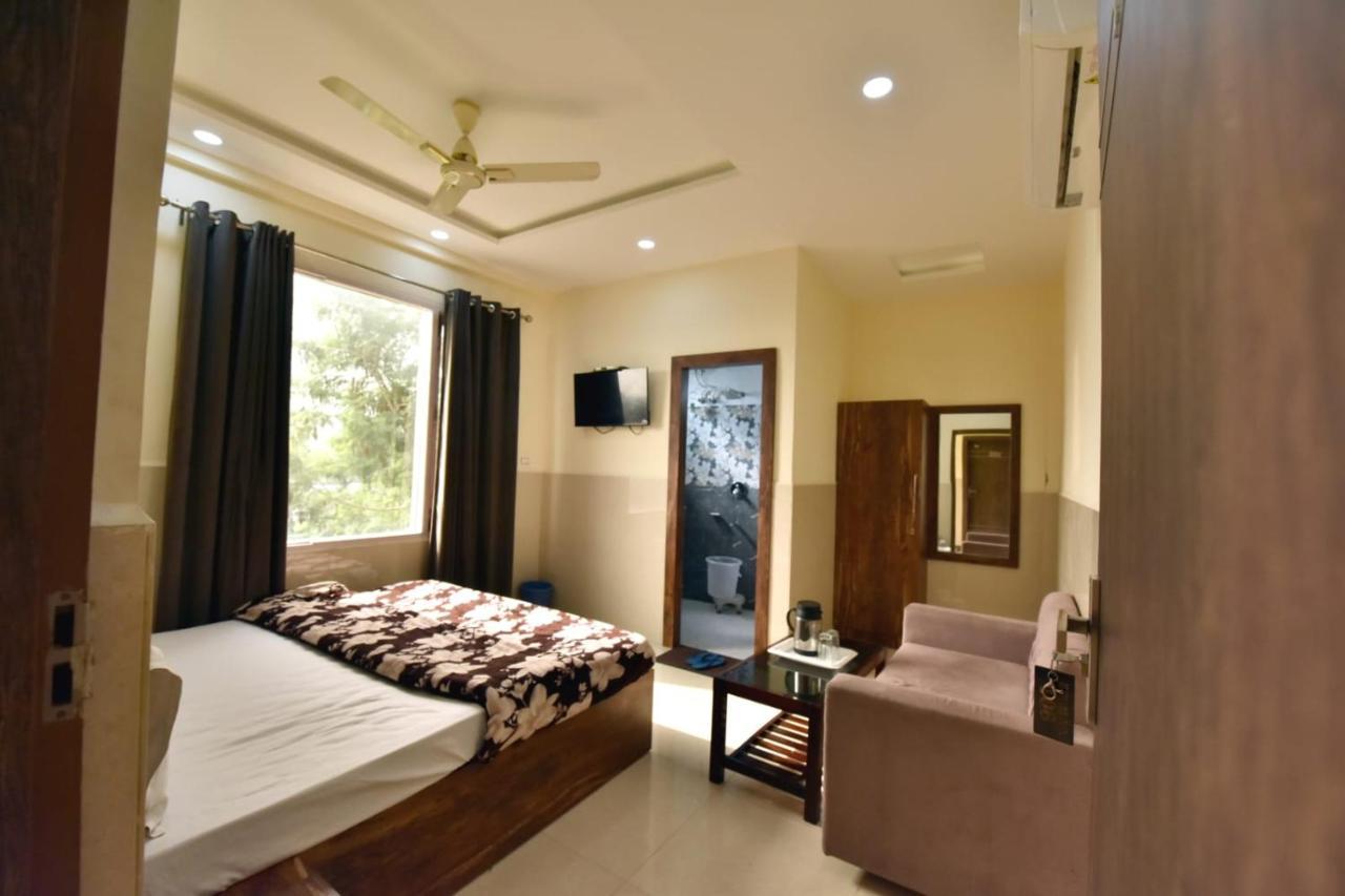Royal Inn Jammu Exteriör bild