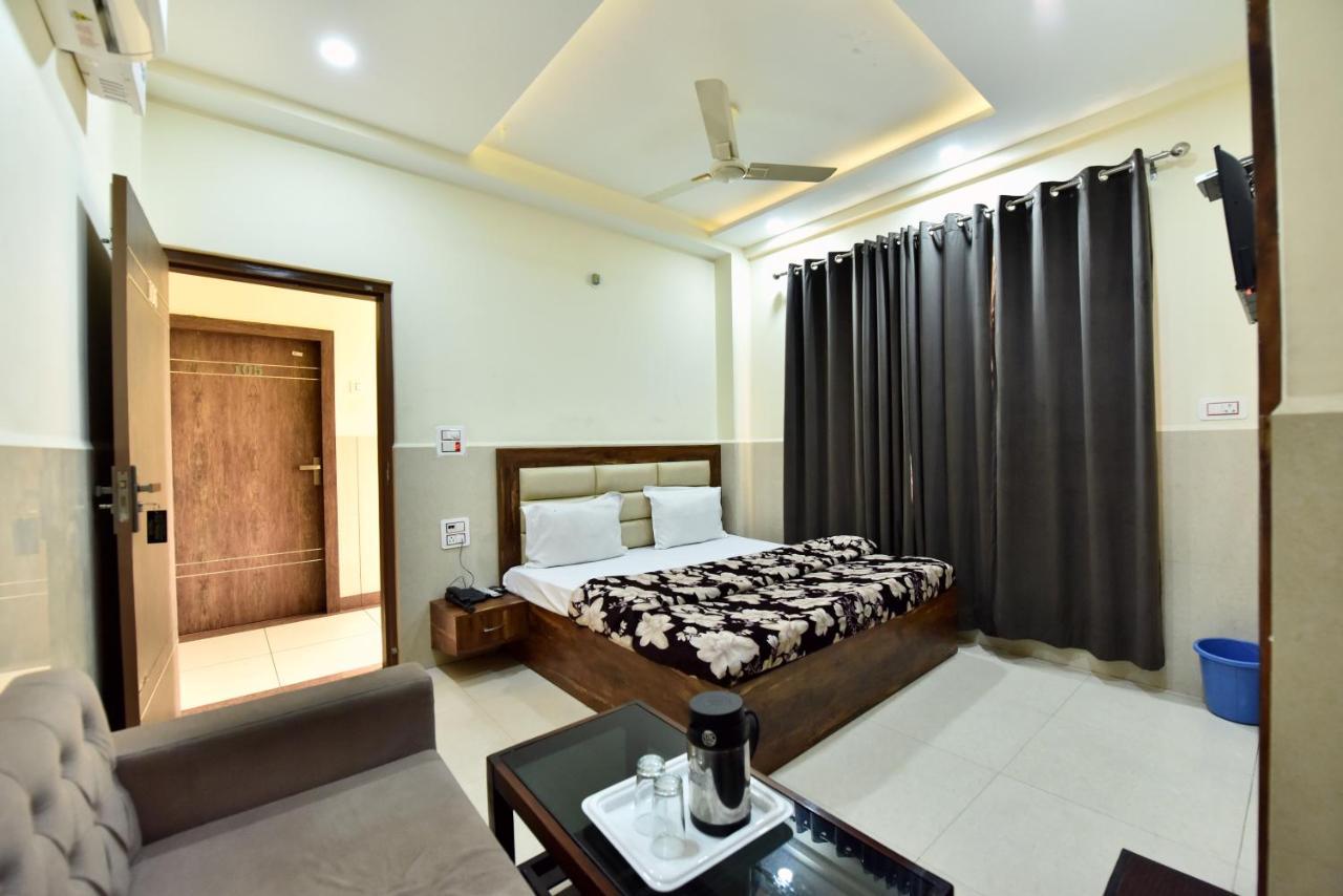 Royal Inn Jammu Exteriör bild