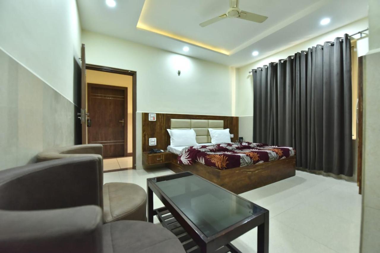 Royal Inn Jammu Exteriör bild