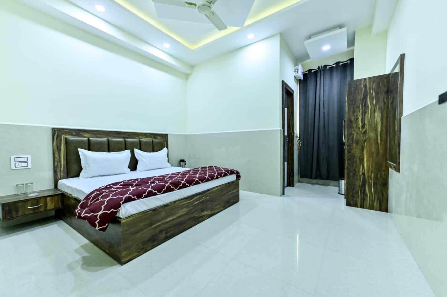 Royal Inn Jammu Exteriör bild