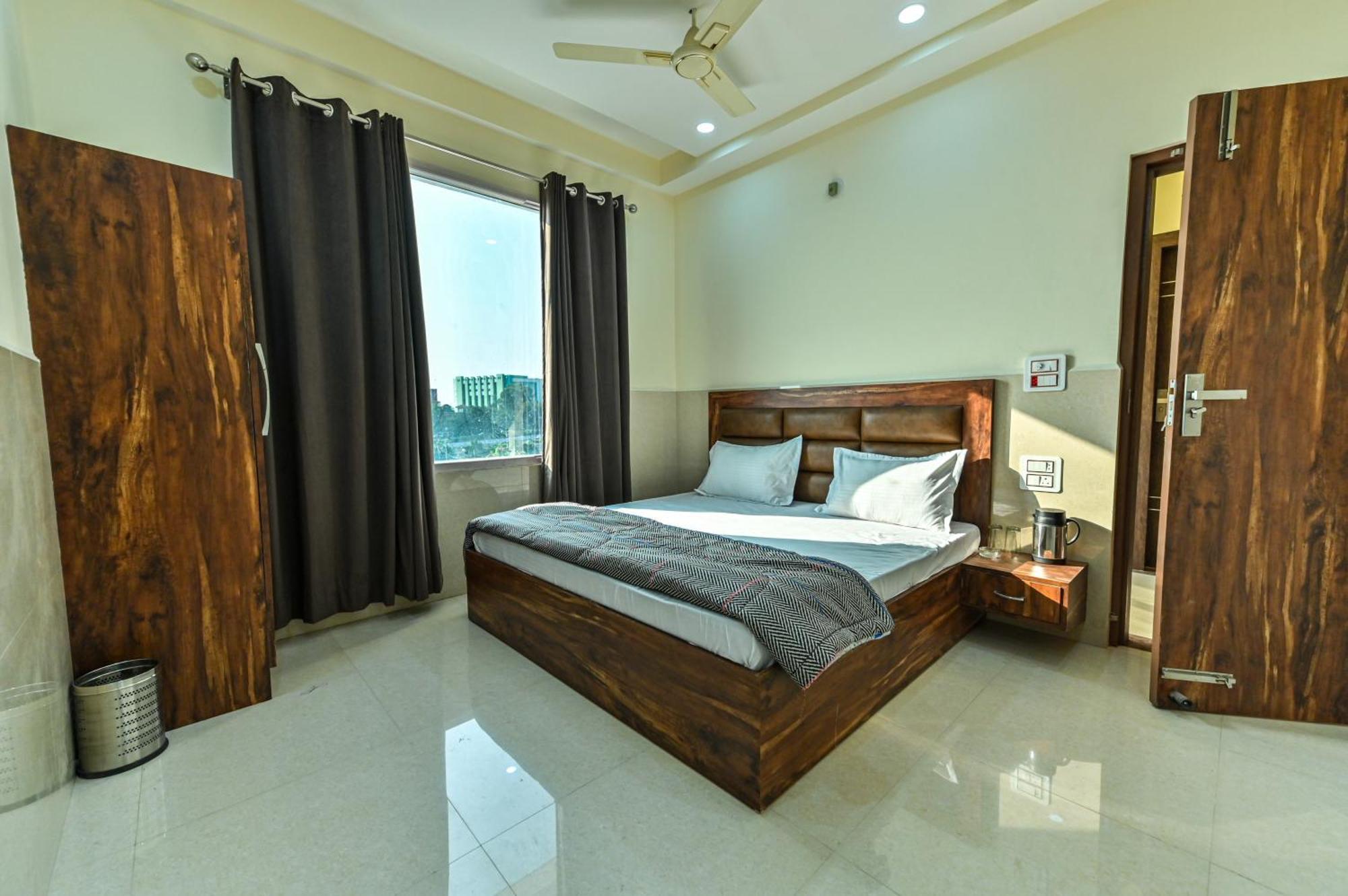 Royal Inn Jammu Exteriör bild